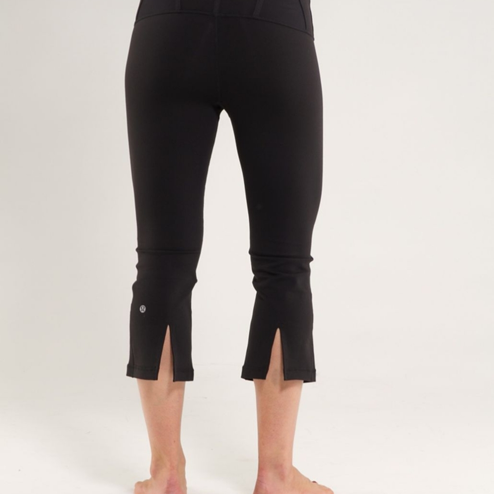 LULULEMON Split Leg Cropped Capri Pants